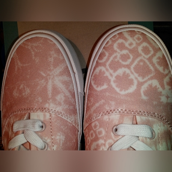 🆕TOMS | Alpargata Fenix Lace Up Shoe Cloudy Pink Patchwork Batik Print Size 9.5 - Picture 5 of 7